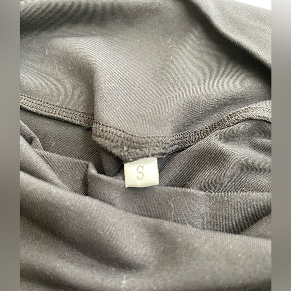 Black GLOW activewear leggings with scrunch bottoms - Picture 4 of 4